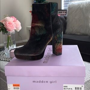 Velvet Floral Detailed Heeled Booties